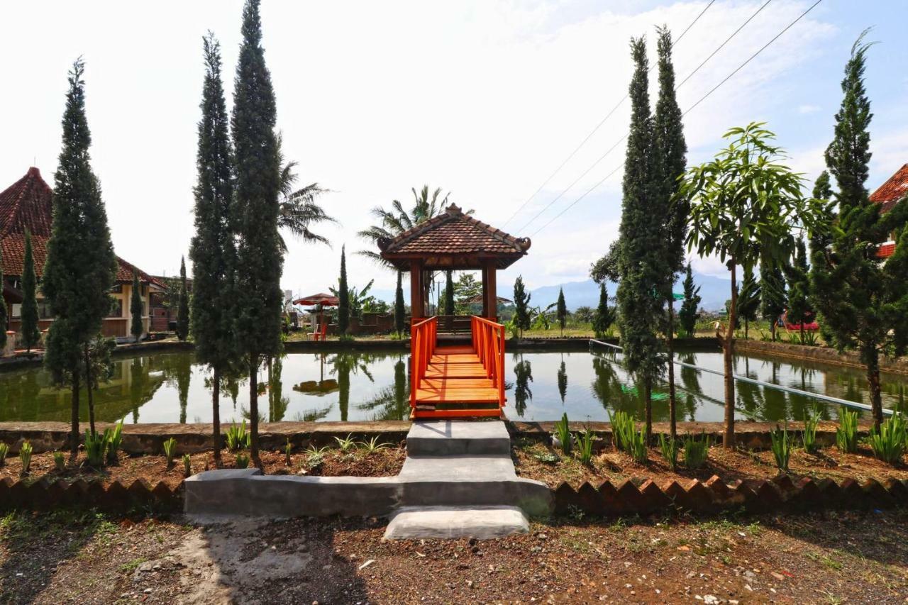 Hotel Agung Permata Artha Cipanas  Экстерьер фото